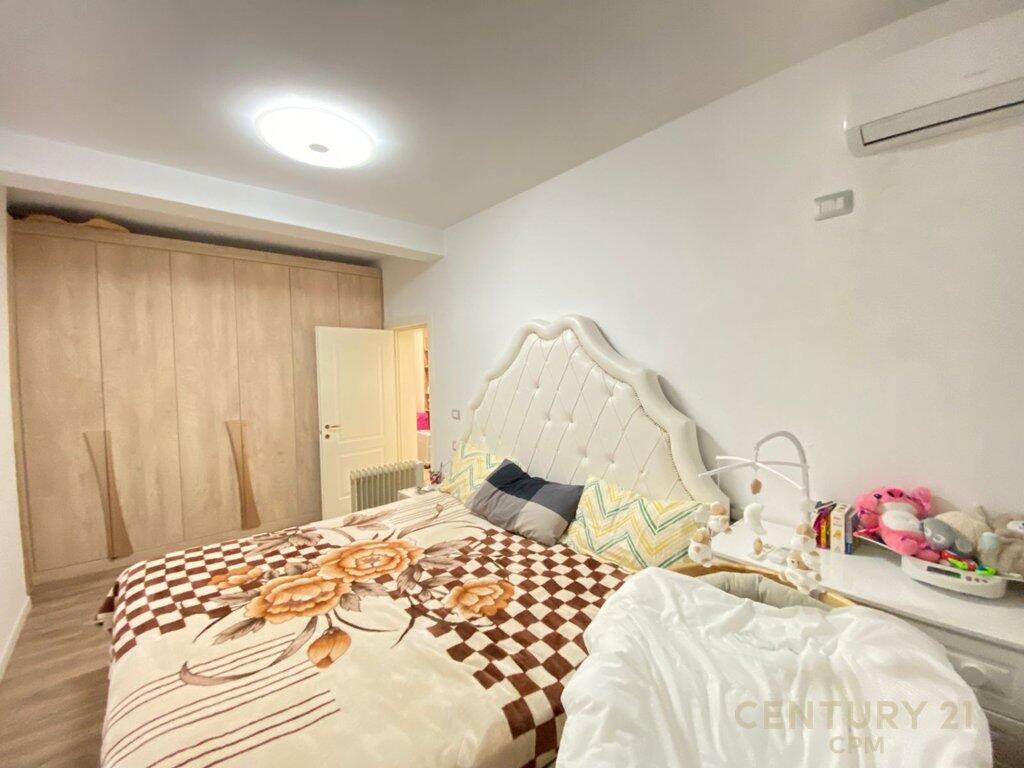 SHESIM APARTAMENT 2+1 PRANE QENDRES!!!