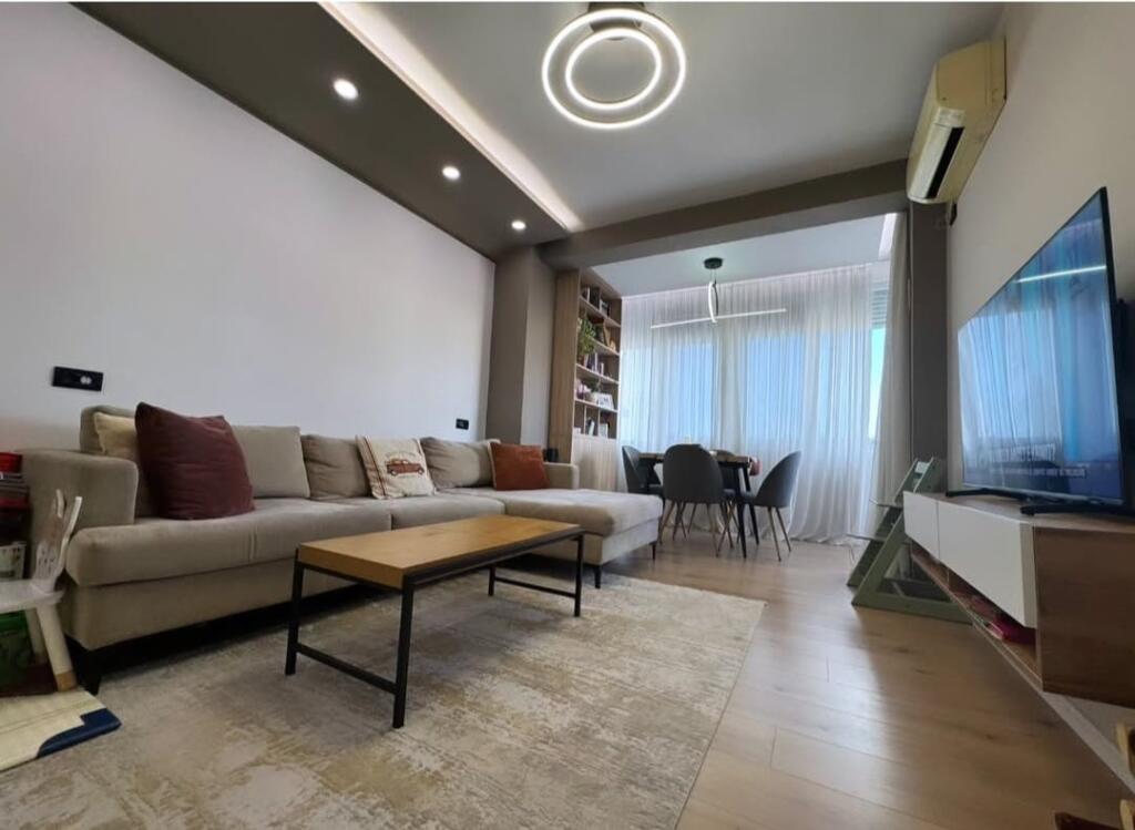 21 DHJETORI, shesim SUPER apartament 1+1