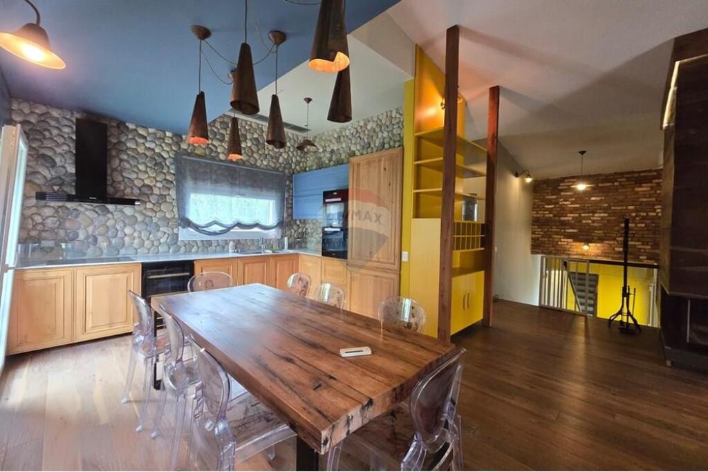 Villa for rent at Long Hill