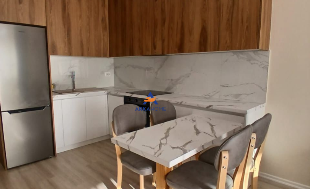 AFFITTASI APPARTAMENTO 2+1+BALCONE "ZOGU I ZI" 1.000 EURO