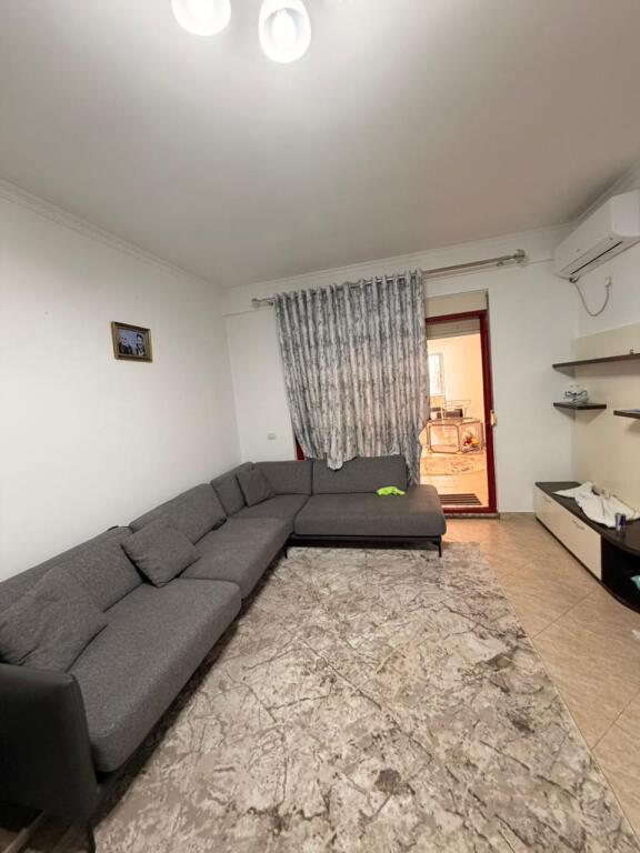 Shitet apartament 4+1+2 tek Kthesa e Kamzes