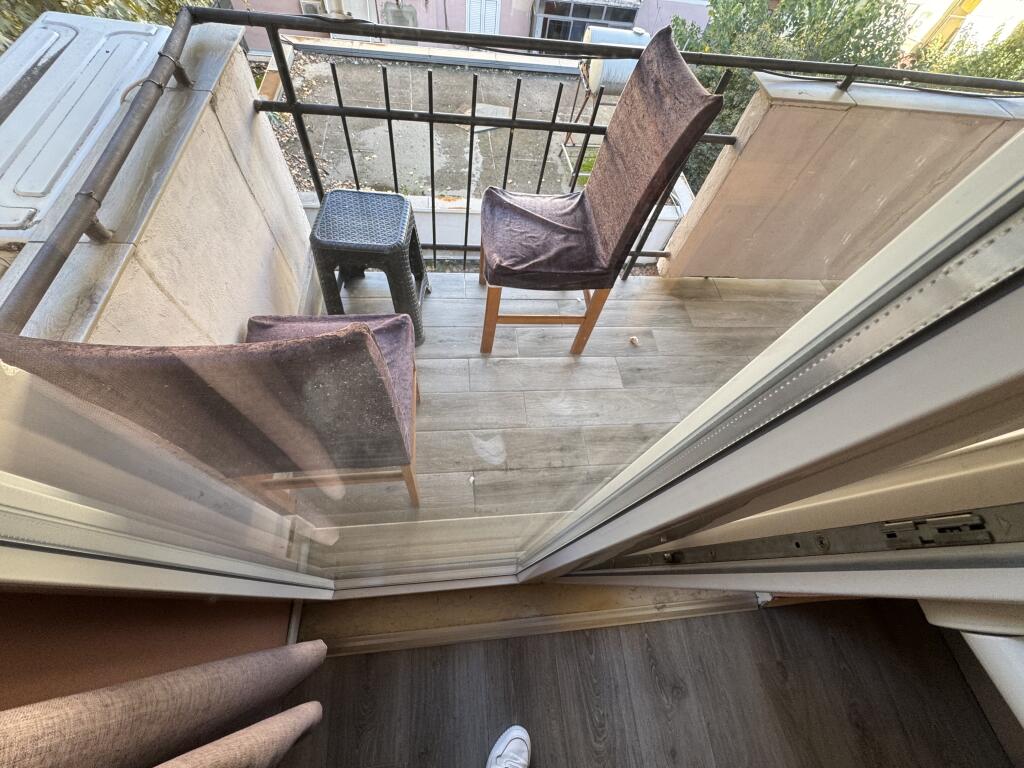 🏠 Apartament 1+1 me qira – Myslym Shyr, Tiranë  📍 Vendndodhja: Rruga Myslym Shyr (në rrugë kryesore) 🏢 Kati: 4 – pallat ekzistues 🛋 Mobilimi: Plotësisht i mobiluar 💶 Çmimi: 550 € / muaj