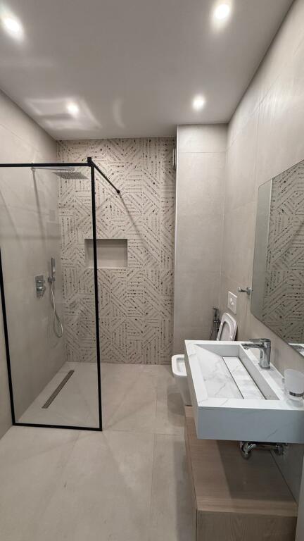 🏢Prane Rezidences “Kodra e Diellit” 1jepet me qera apartament 2+1,i mobiluar. 800Euro