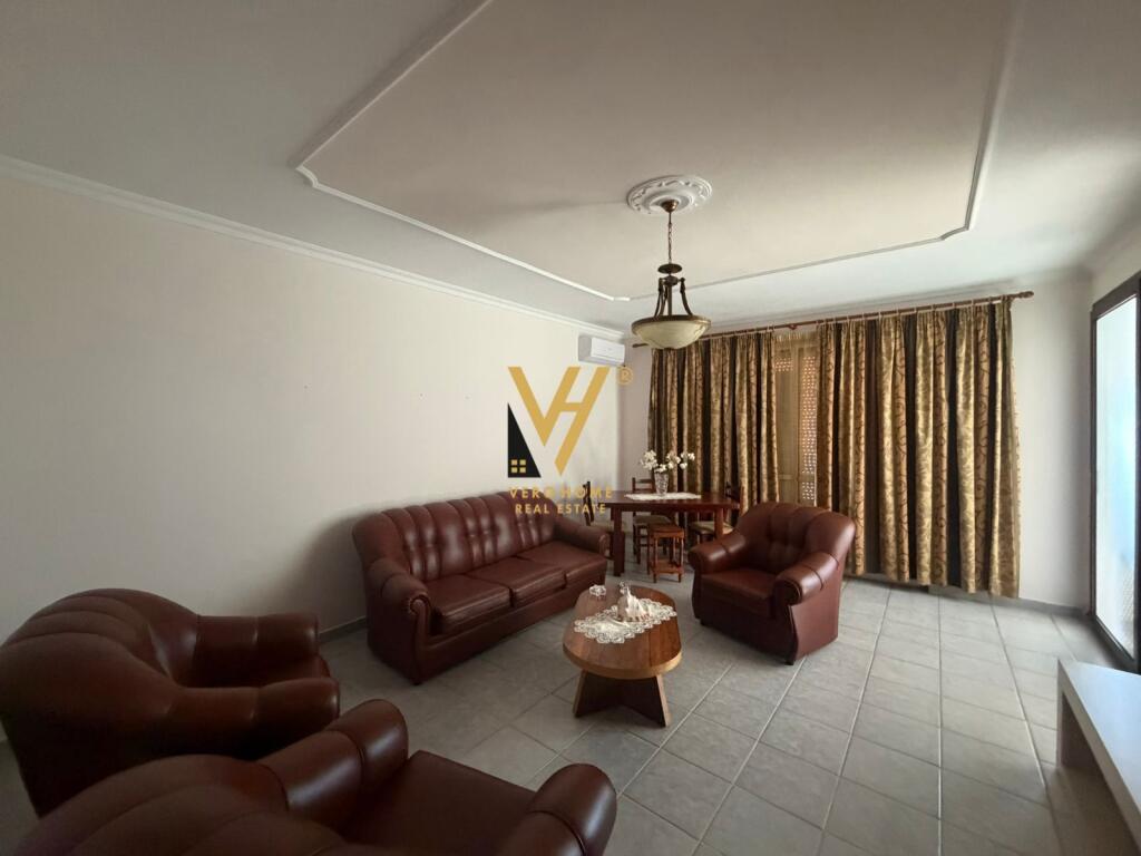 JEPET APARTAMENT 4+1+2 ME QERA TE RRUGA FORTUZI 100.000 LEKE