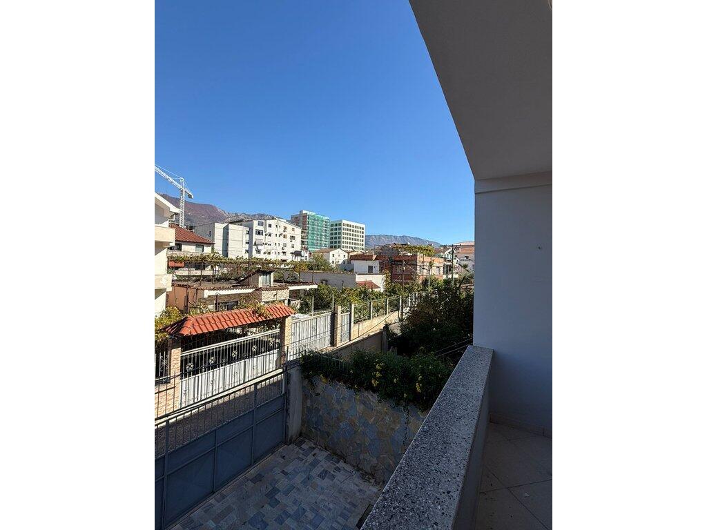 Vilë 2+1 Me Qira në Porcelan,prane UET, Tiranë