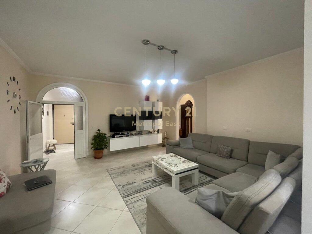 VENDESI APPARTAMENTO COMODO 2+1+2 CON LUCE E SPAZIO VICINO AL LAGO ASCIUTTO