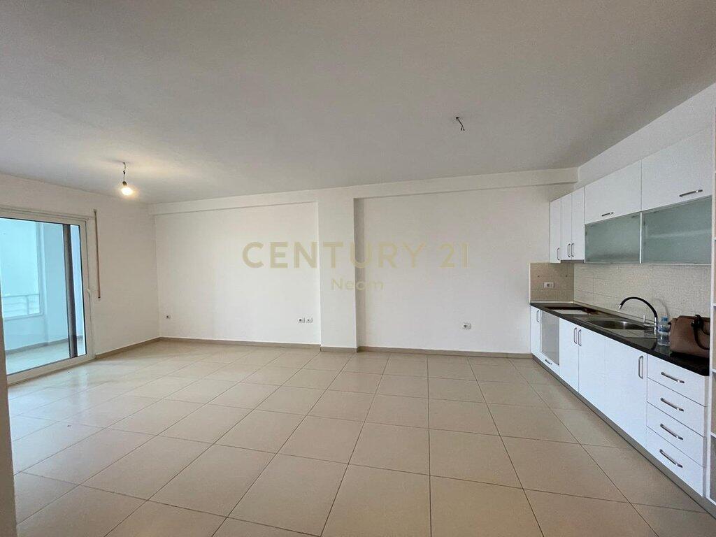 SHITET APARTAMENT 2+1+2 NE KINOSTUDIO! 185,000 €
