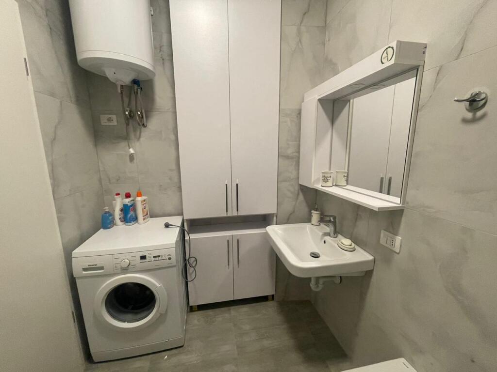 In affitto 2+1, 21 Dhjetori