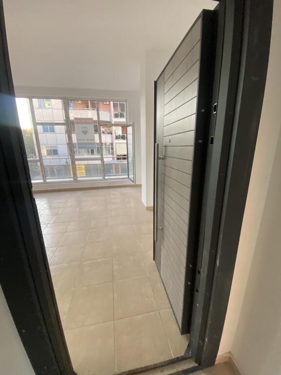 Business premises with an area of 150 m2, service complex train station, 2500 euros