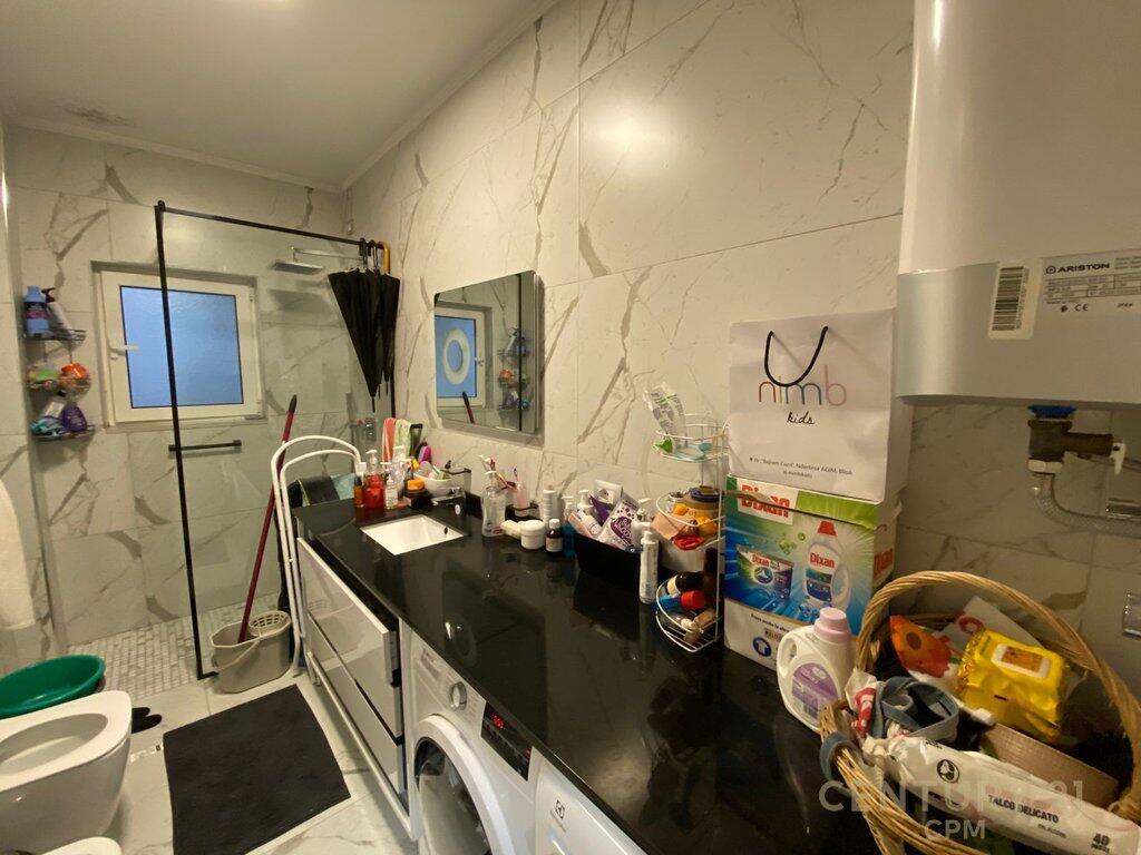 SHESIM APARTAMENT 2+1 PRANE QENDRES!!!