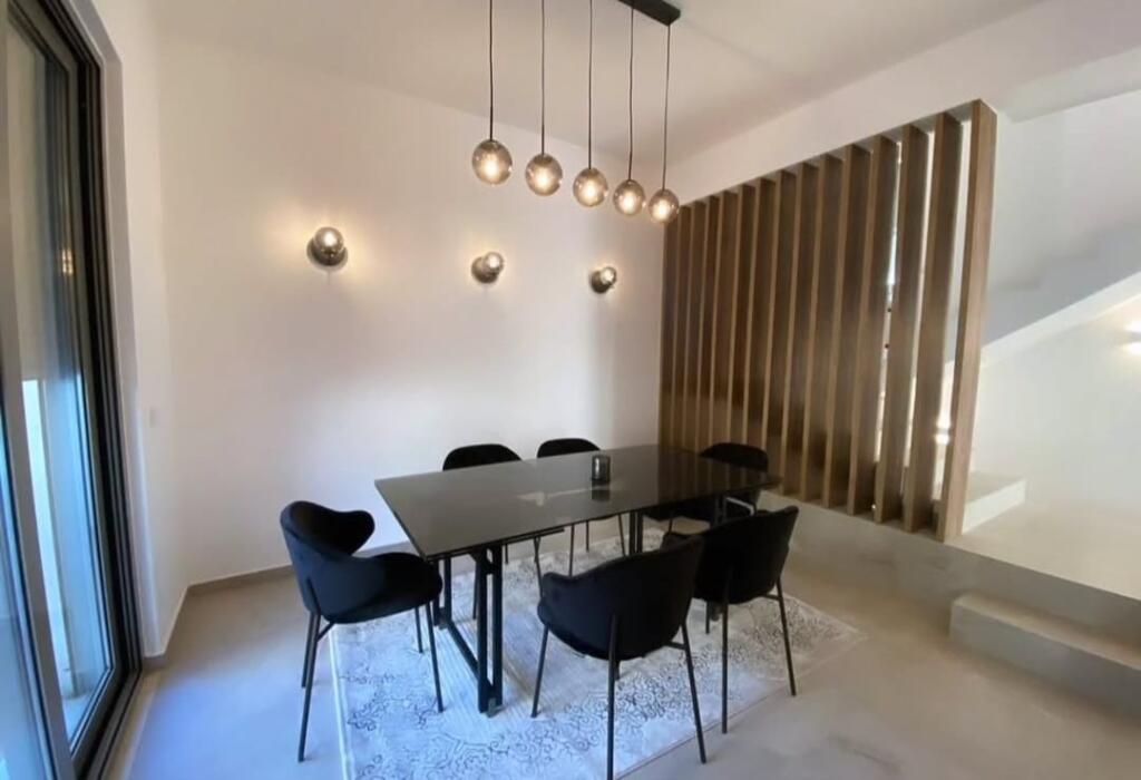 Rruga Elbasanit, Pallati Brigadave, ne Rezidencen me te bukur! shesim SUPER VILE, me pishine