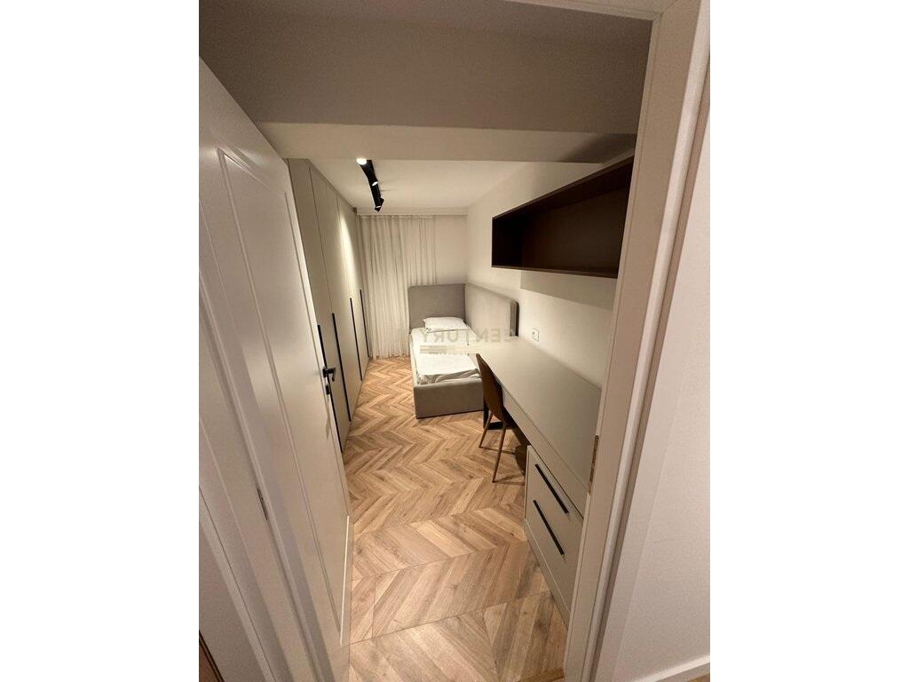 Apartament 2+1 me oborr privat + POST PARKIMI