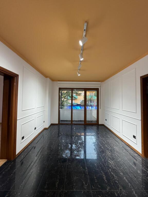 Ambient biznesi për qira – Rruga e Durrësit