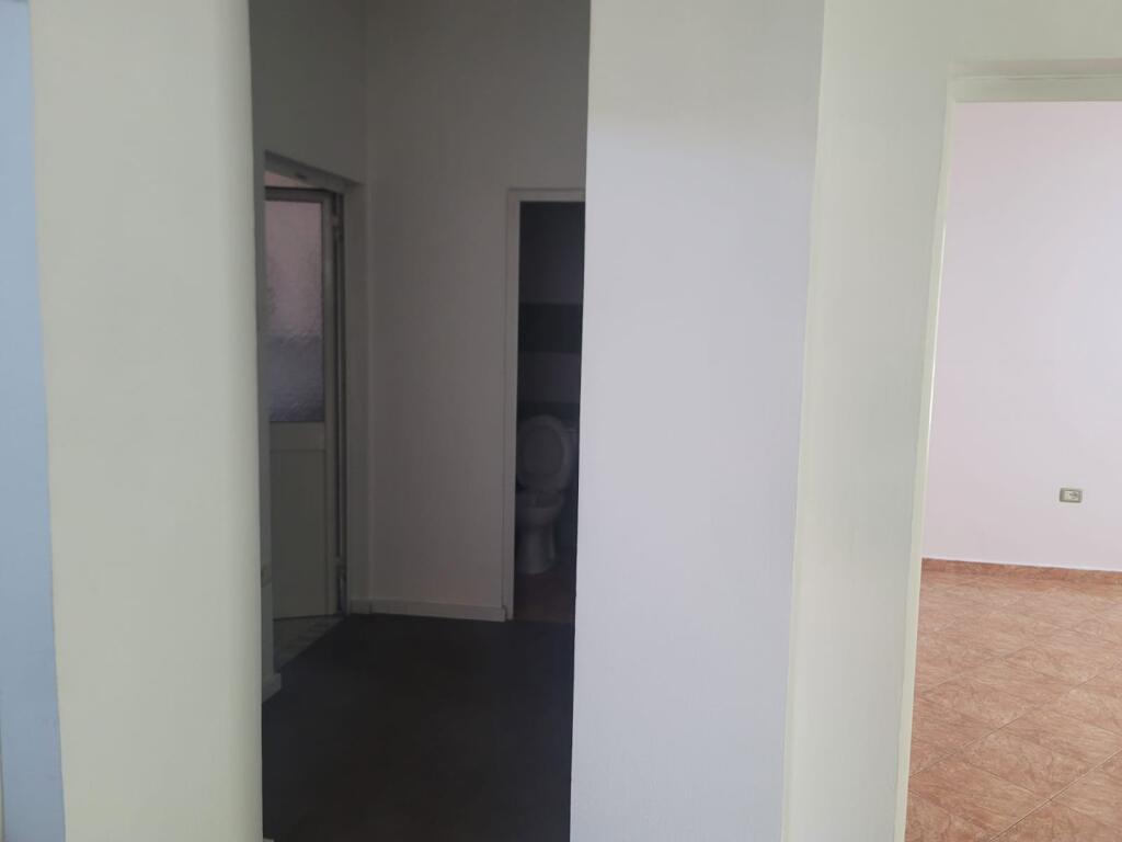 ZYRE ME QERA 220 M2 LAPRAKE 1500 EURO