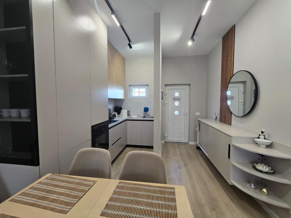 2+1+ parking for rent 📍Porcelan 📌70000lek