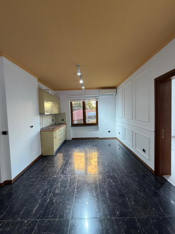 Ambient biznesi për qira – Rruga e Durrësit