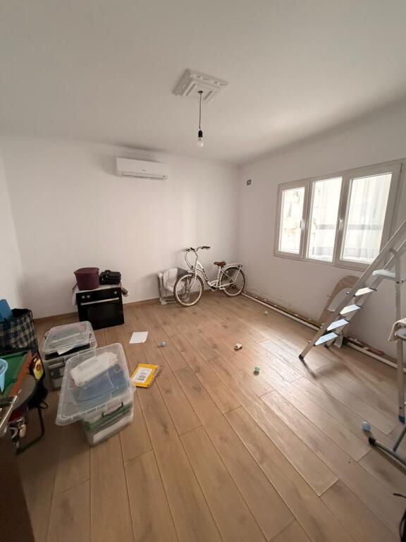 Shitet apartament 4+1+2 tek Kthesa e Kamzes