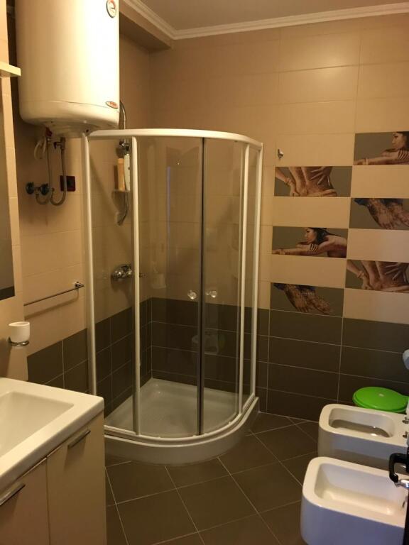 SHITET APARTAMENT 2+1+POST PARKIMI rr. KOSOVAREVE