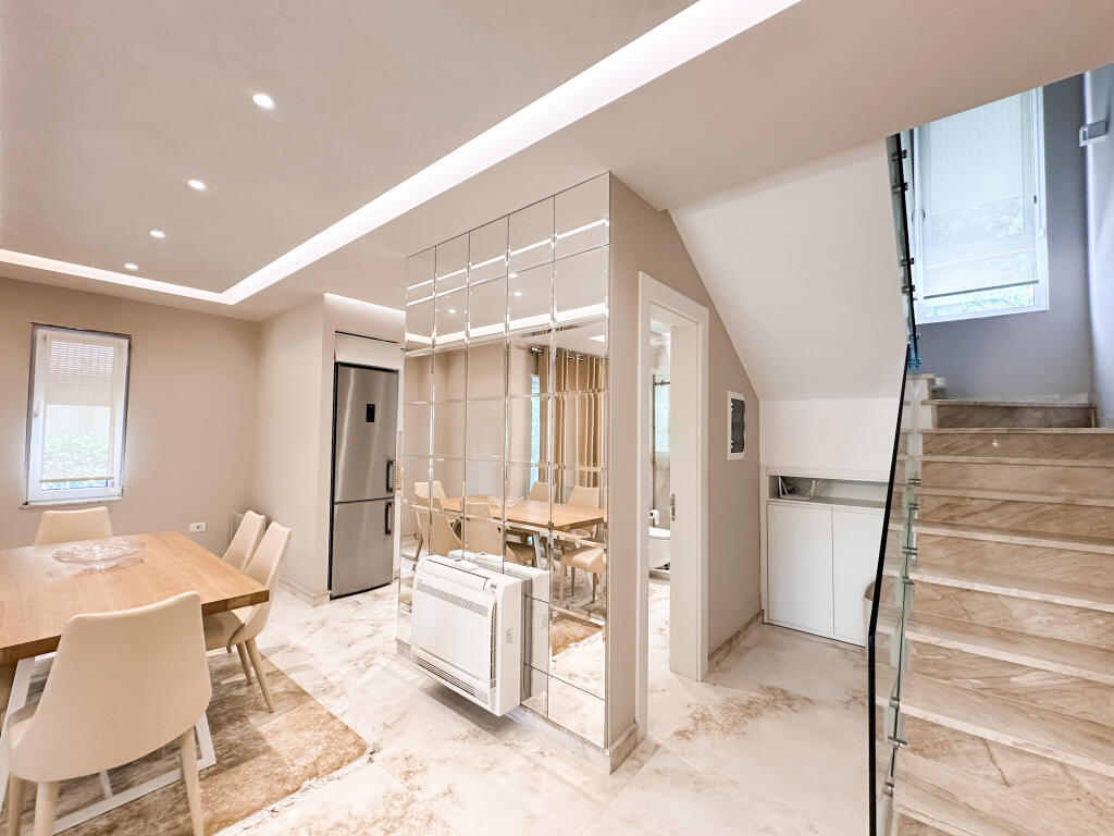 vile per shitje ne gjire te lalzit