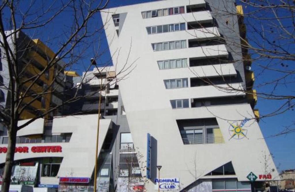 ZYRE ME QERA 30 M2 RRUGA KAVAJES 35.000 LEKE