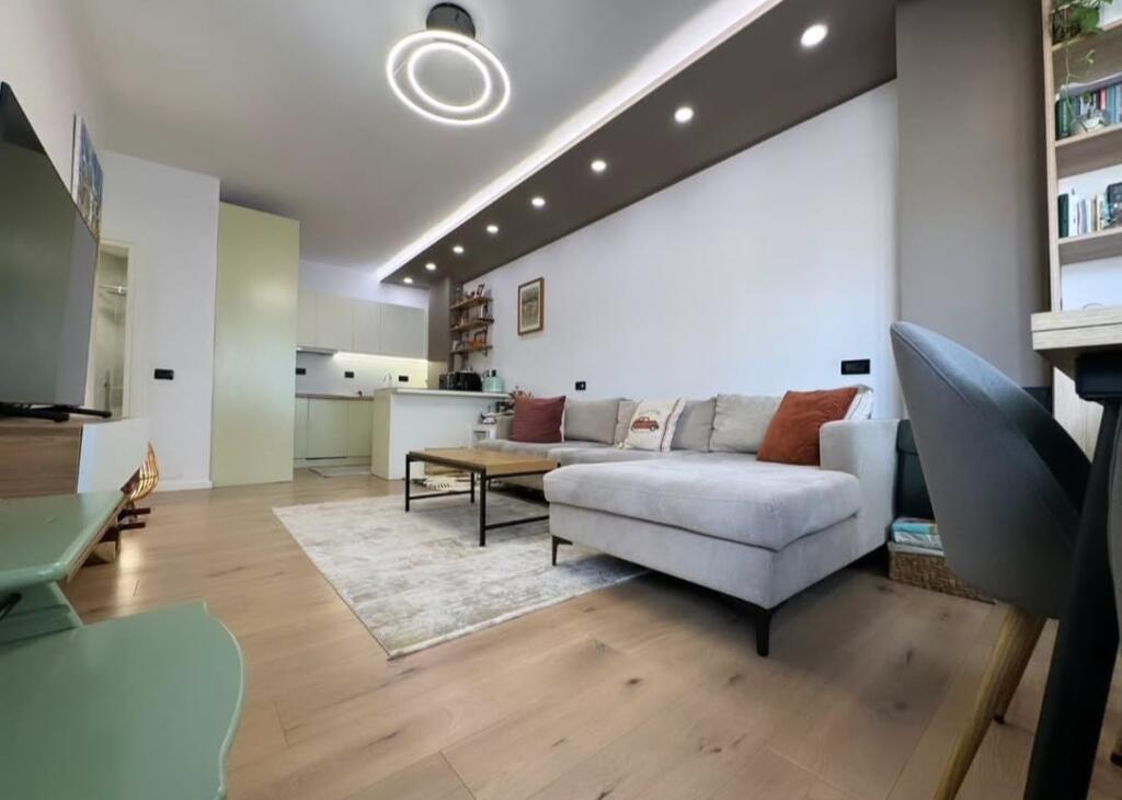 21 DHJETORI, shesim SUPER apartament 1+1