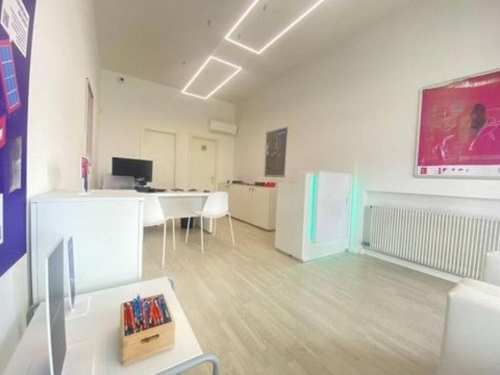 Zyre me Qera Ne Qender (ID BZ254) Tirane