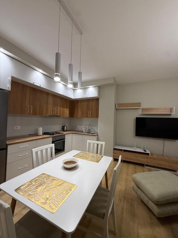 Apartment 1+1, Astir!