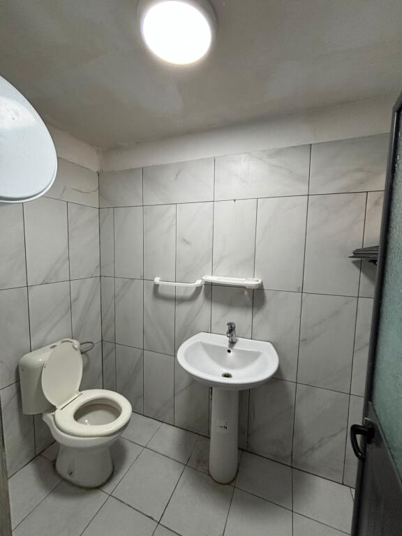 Gazonier ne Astir me Qera