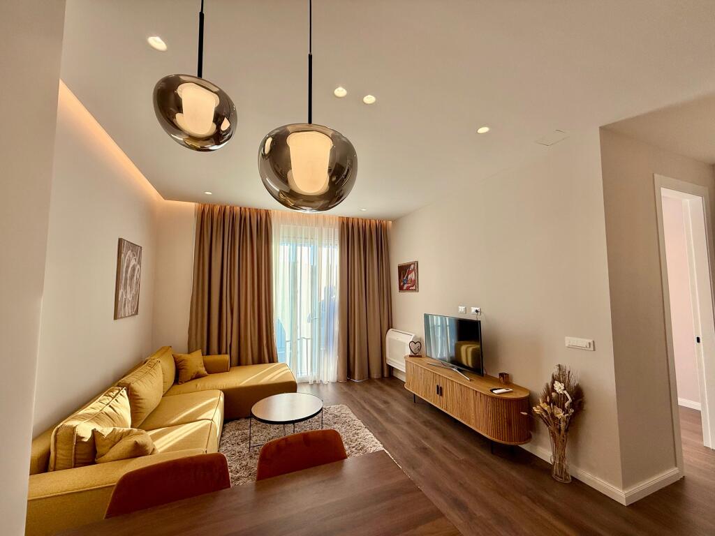 Apartment 2+1 at Komuna e Parisit