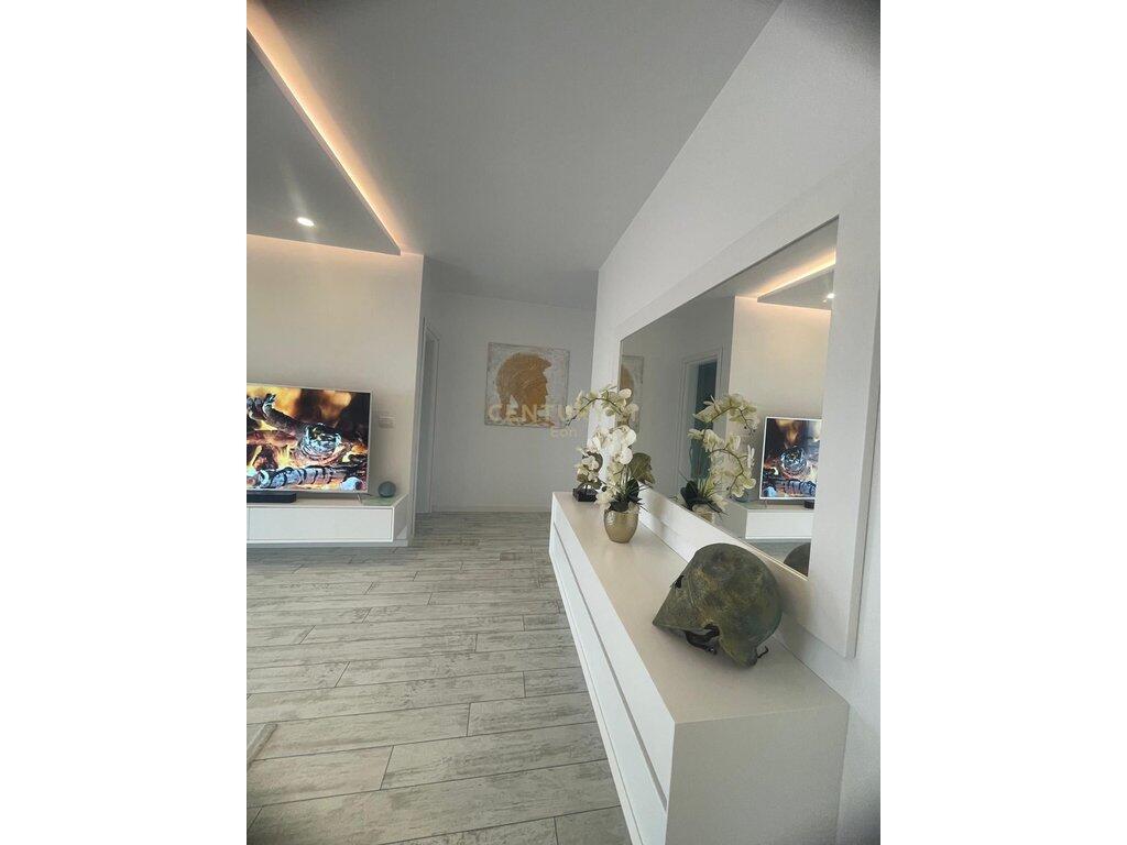 JEPET ME QIRA SUPER APARTAMENT 1+1 ME PAMJE DETI NE CURRILA !