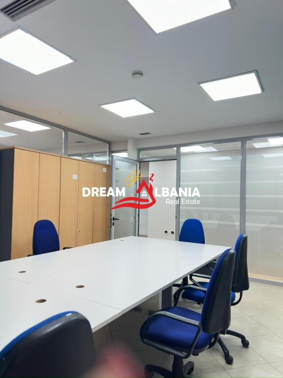 Ambiente ufficio in affitto, Torri Gemelle (ID 42611378)