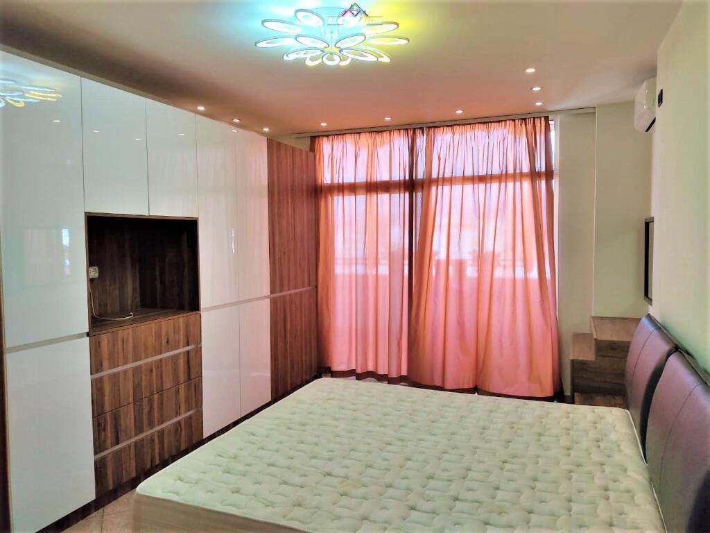 Apartament Me Qera 3+1+2 Tek Komuna e Parisit (ID B230122) Tirane.