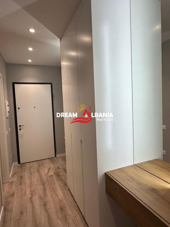 Super Apartament 1+1+Post Parkimi me Qera tek Pazari i Ri, Prane Shkolles Kuqe ne Tirane(ID 42111170)