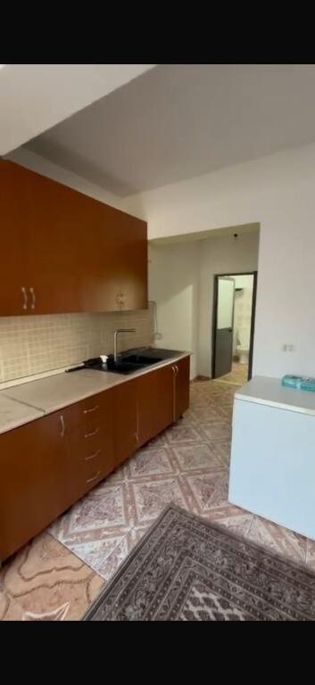 Shtepi private me qera 1+1