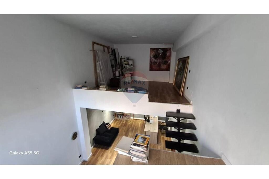 Office for rent in the Paris Commune area.