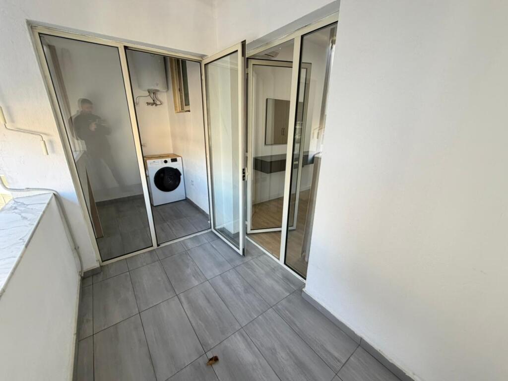 🏢 Apartament 2+1+2 me 2 ballkone për qira – Zogu i Zi  📍 Vendndodhja: Zogu i Zi 🏠 Sipërfaqja: 130 m² 🏢 Kati: 3 (me 2 ashensorë) 🛏 Dhoma: 2 dhoma gjumi + 1 dhomë ndenjeje + 2 tualete 🌅 Ballkone: 2 💶 Çmimi: 1000 €/muaj