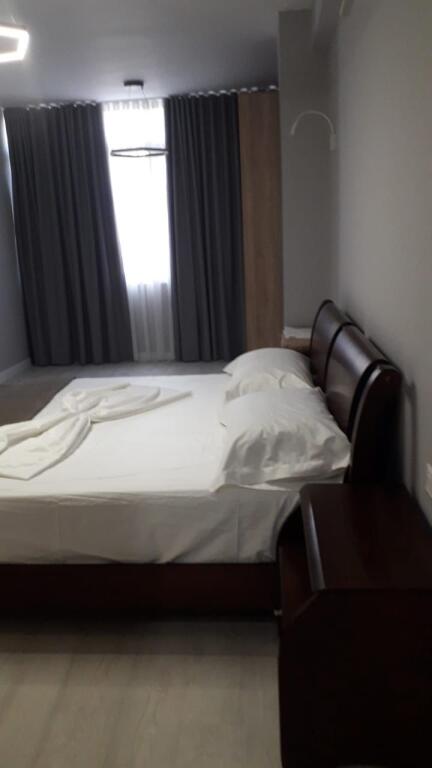 In vendita 2+1+2 bagni Via delle barricate di fronte al liceo sami frasheri