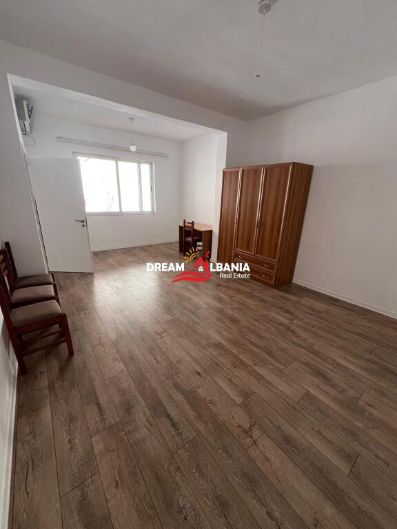 Jepet me qera ambient zyre 2+1 ne Myslym Shyri prane Ish Adidasit (ID 4261914)