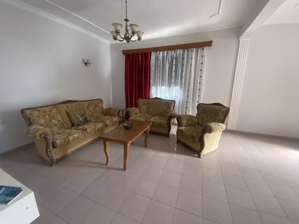 2+1, i mobiluar,inxhinieri e ndertimit 21 dhjetori,cmimi 550 euro