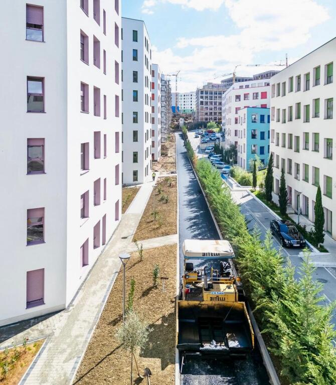 📣 SHITET Apartament 1+1 📍 Kompleksi Kadiu, Ali Dem 🛣️ Rruga "Pasho Hysa" ✨   🏢 Ne Faze Perfundimtare  📐 Siperfaqe Totale 45.5 m2  ✅ Teper i Pershtatshem Si Per Investim Gjithashtu Edhe Per Banim