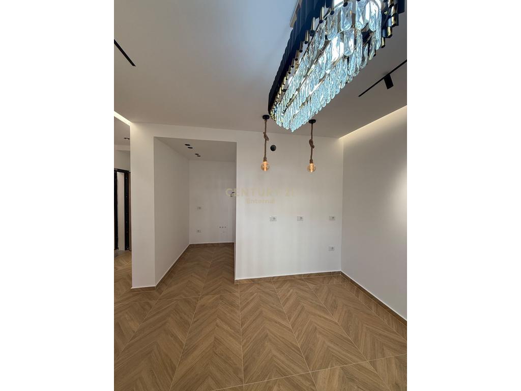 2 office spaces are given in the Oasis Residence in Astir .