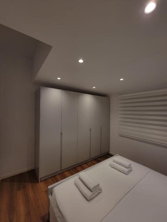 🏠 Ne zonen e Rruges se Durresit,jepet me qera kati i I-re i nje vile,1+1,i sapo mobiluar 60,000Leke