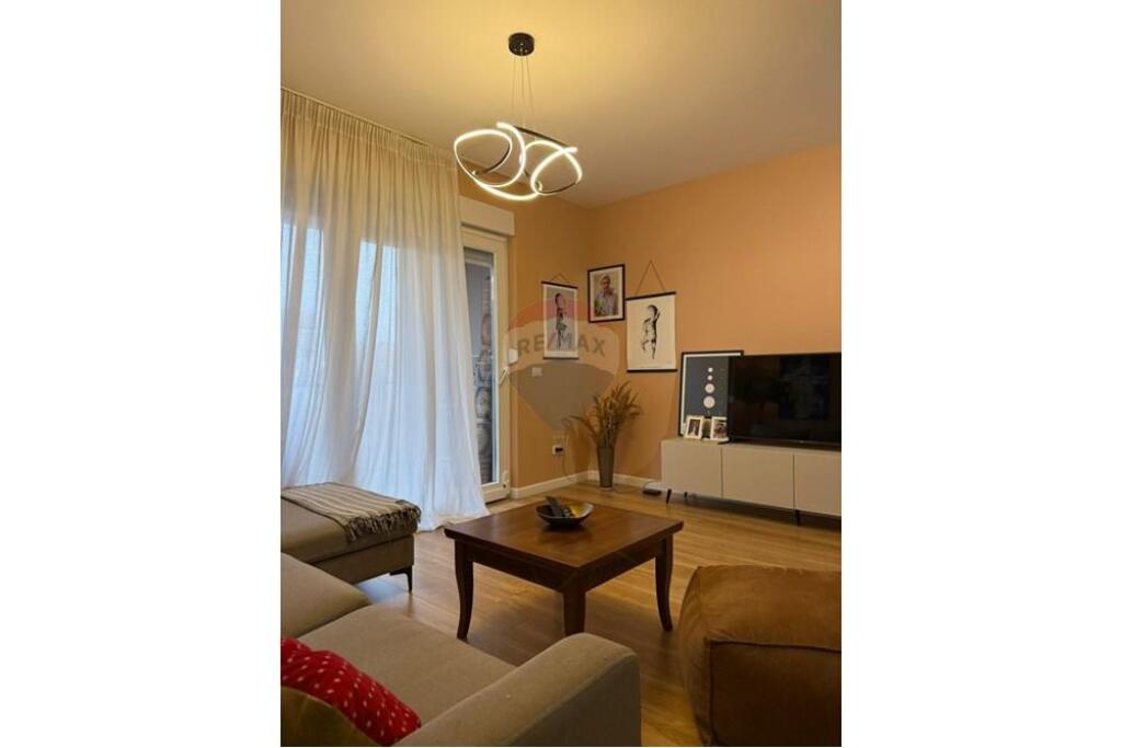 APARTAMENT 2+1 PER QERA TE RRUGA BARRIKADAVE
