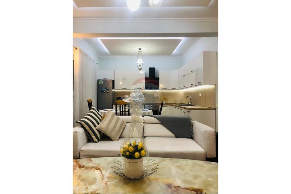 Apartament me Qira 2+1+2+Verande tek Rr. Durresit