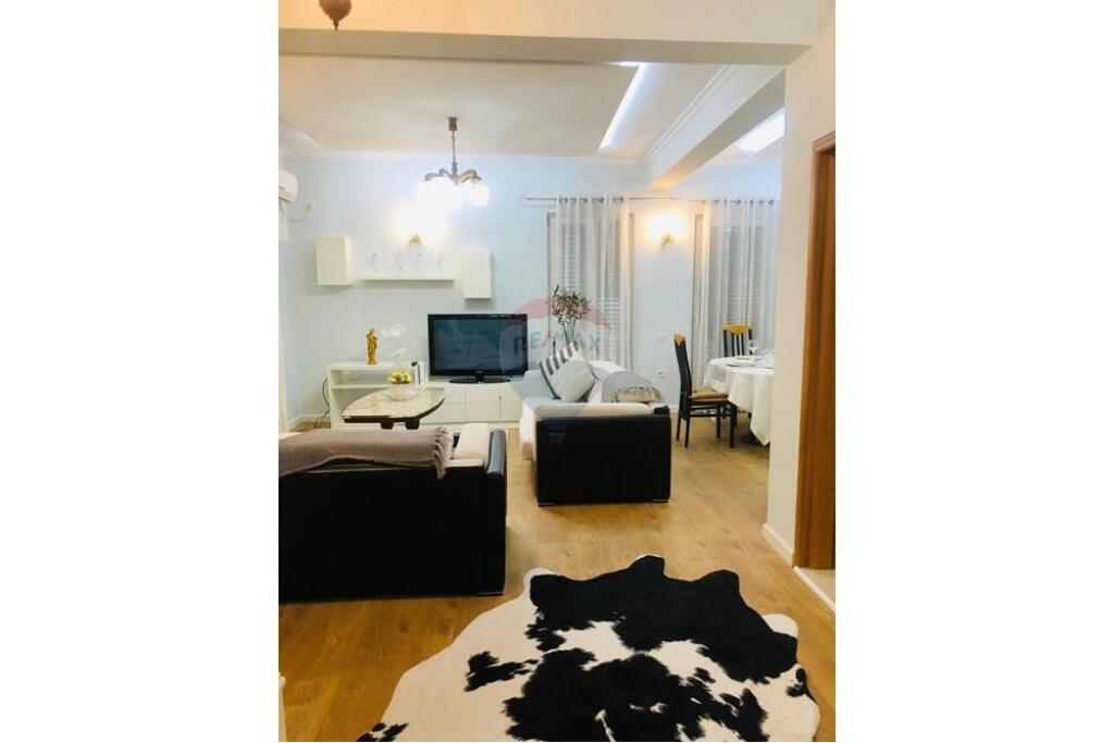 Apartament me Qira 2+1+2+Verande tek Rr. Durresit