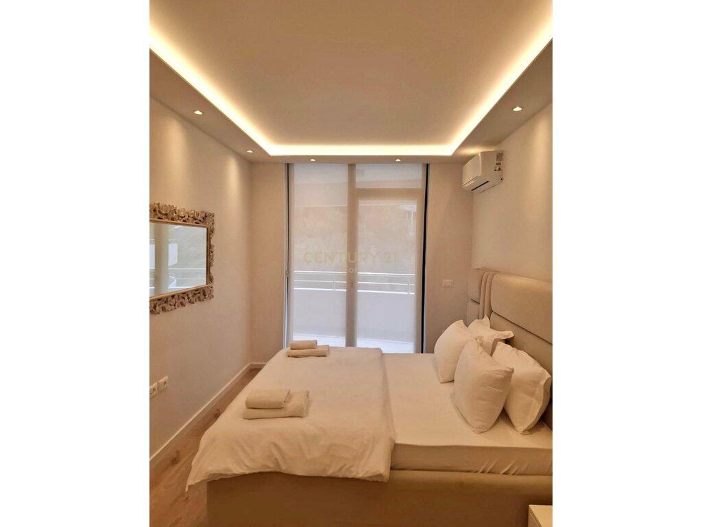 JEPET ME QIRA SUPER APARTAMENT 1+1 ME PAMJE DETI NE CURRILA! 900 € /Muaj