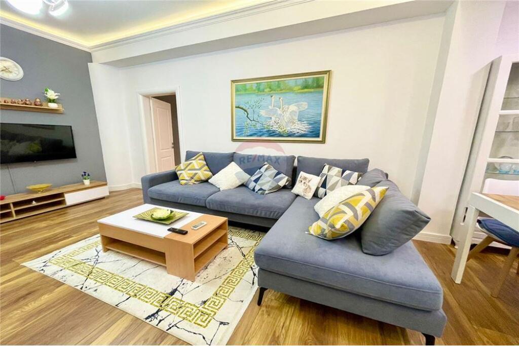 apartament ----- Me Qera----Blloku---1+1