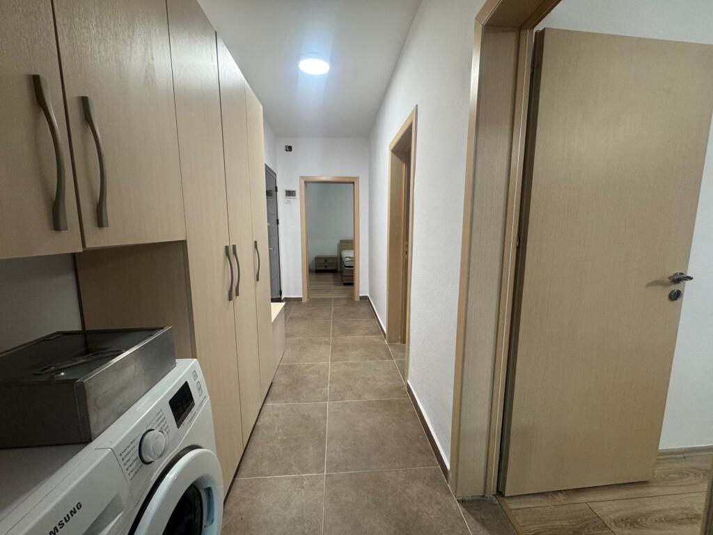 Apartament me qira 2+1 – Pranë kompleksit Asl, Rruga “Kongresi i Manastirit”  • Sipërfaqe: 2 dhoma gjumi + 1 sallon  • Kati: 3, pallat ekzistues  • Gjendja: Totalisht i mobiluar  • Çmimi: 45.000 leke te reja