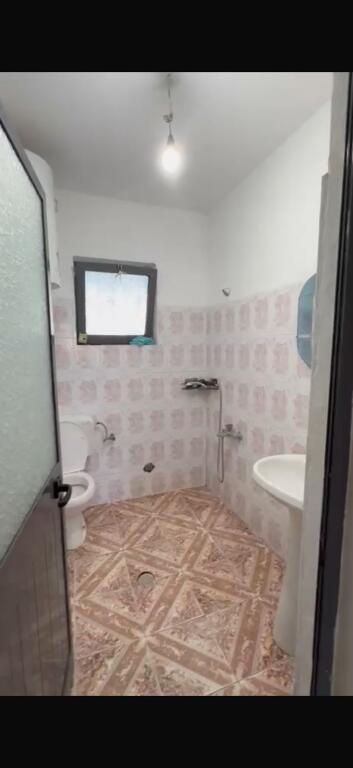 Shtepi private me qera 1+1