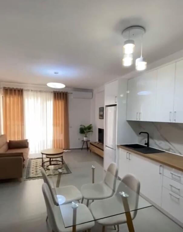 Apartament 1+1, Rruga e Durresit!